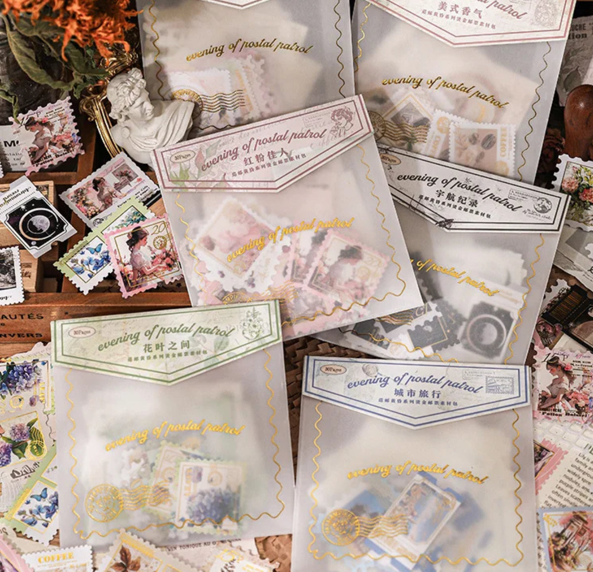 30 Stickers Timbres & recortes con foil dorado