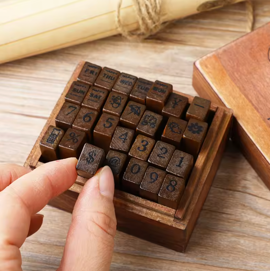 Caja de Sellos de madera Alfabeto