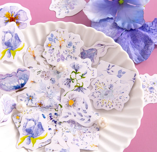 Cajita de flores violetas
